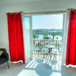Spacious Seafront 2 Bedrooms With Hot Tub Gogzr-5 *