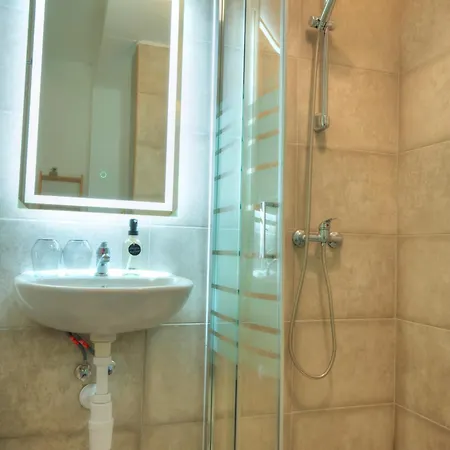 Spacious Seafront 2 Bedrooms With Hot Tub Gogzr-5