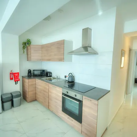 아파트 Spacious Seafront 2 Bedrooms With Hot Tub Gogzr-5 그지라