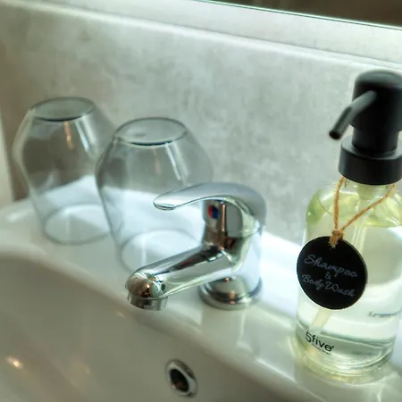 Apartment Spacious Seafront 2 Bedrooms With Hot Tub Gogzr-5