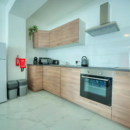 Apartment Spacious Seafront 2 Bedrooms With Hot Tub Gogzr-5 Gzira