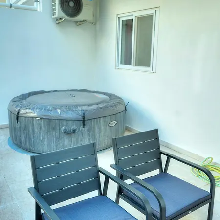 Spacious Seafront 2 Bedrooms With Hot Tub Gogzr-5 * Gzira