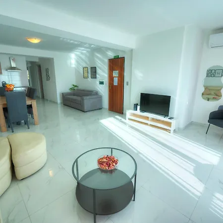 Spacious Seafront 2 Bedrooms With Hot Tub Gogzr-5 Apartment *