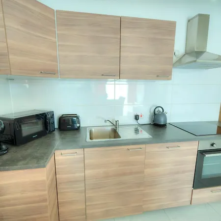 Apartment Spacious Seafront 2 Bedrooms With Hot Tub Gogzr-5 *