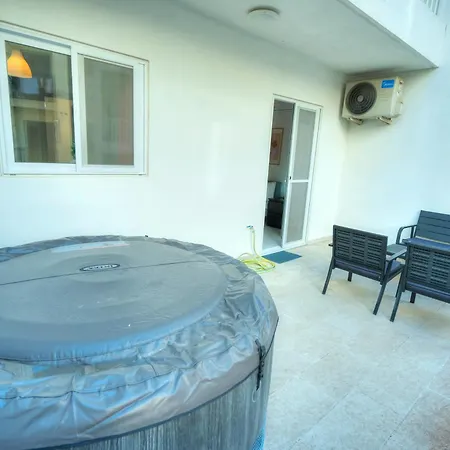 Apartment Spacious Seafront 2 Bedrooms With Hot Tub Gogzr-5 Gzira