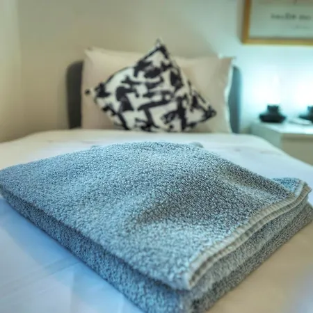 Spacious Seafront 2 Bedrooms With Hot Tub Gogzr-5 * 그지라