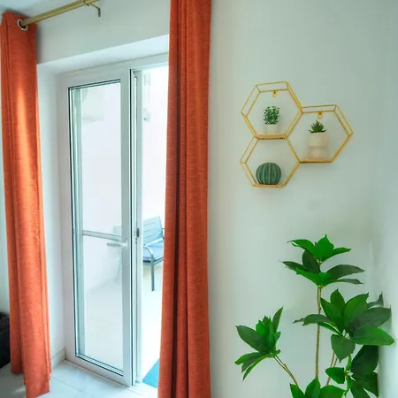 Spacious Seafront 2 Bedrooms With Hot Tub Gogzr-5