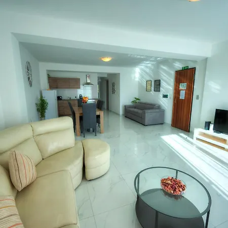 Spacious Seafront 2 Bedrooms With Hot Tub Gogzr-5