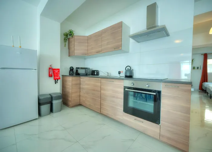 Apartment Spacious Seafront 2 Bedrooms With Hot Tub Gogzr-5 Gzira