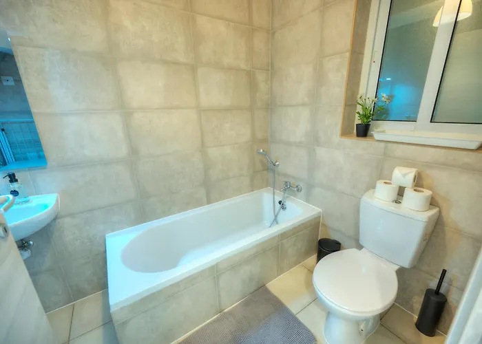 Spacious Seafront 2 Bedrooms With Hot Tub Gogzr-5 * Gzira