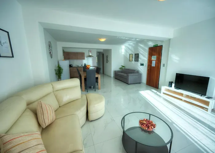 Spacious Seafront 2 Bedrooms With Hot Tub Gogzr-5